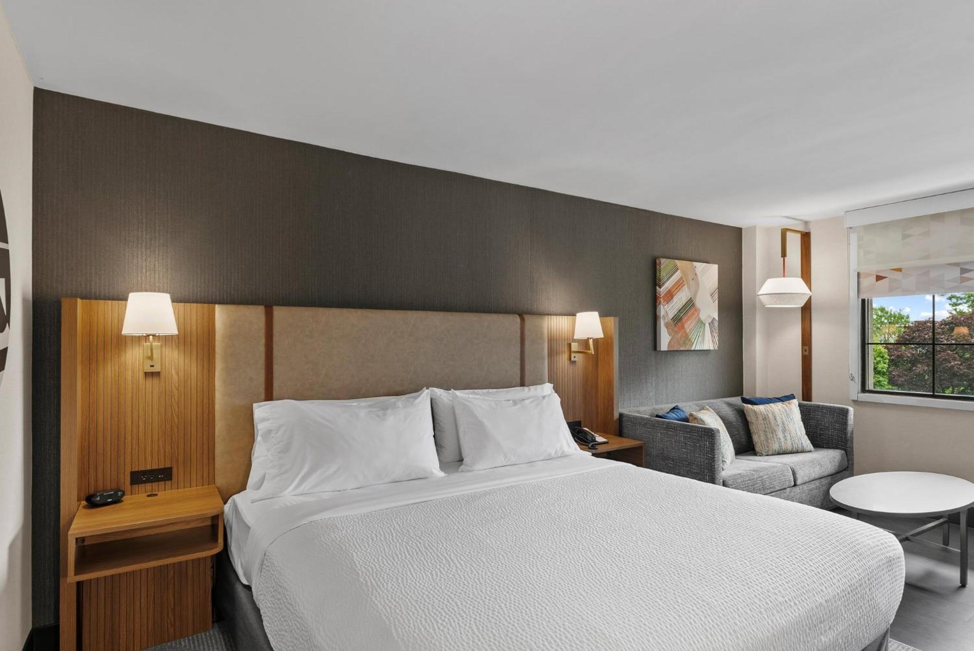 State Park Entry By Ihg Hotel Niagara Falls