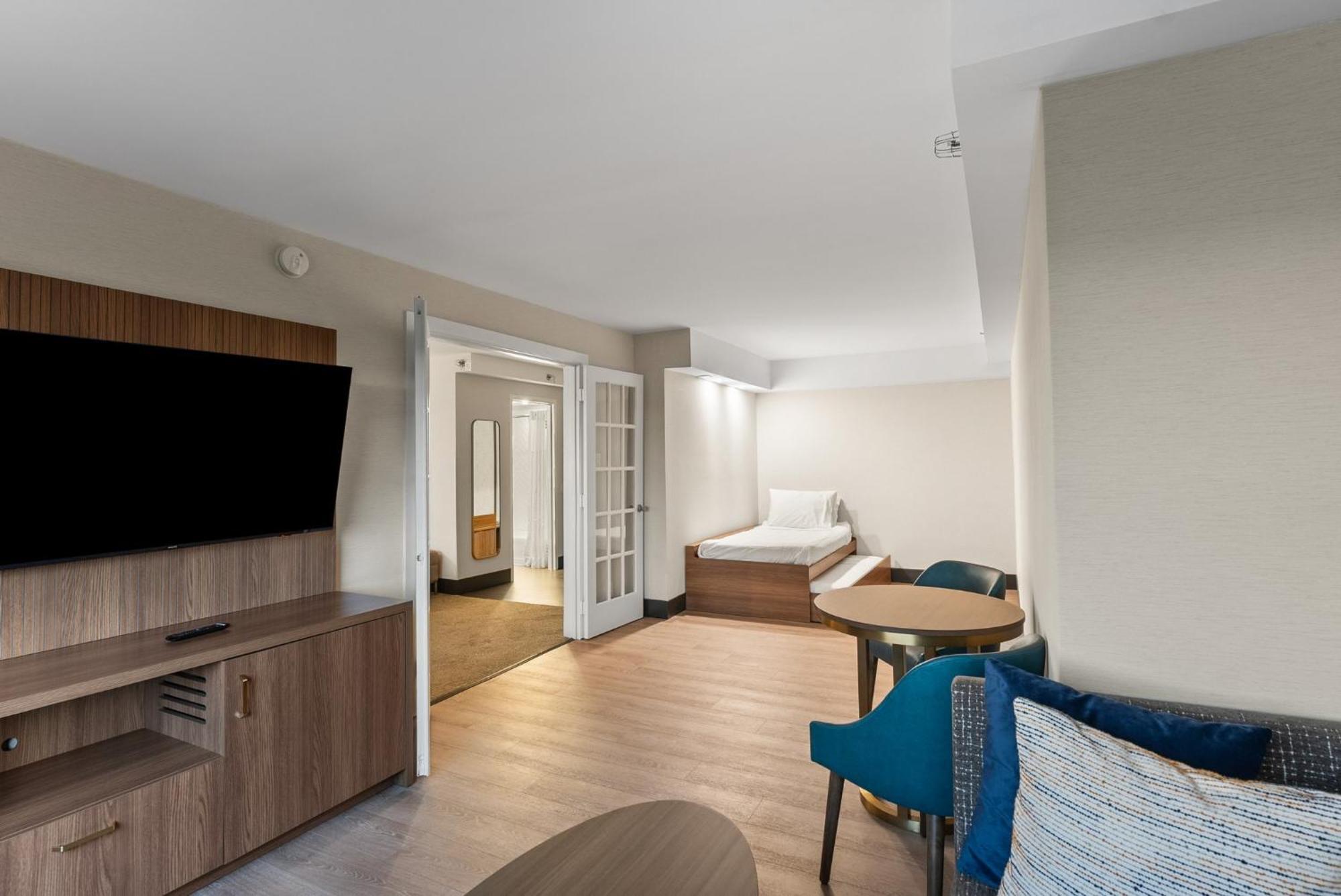 Hotel State Park Entry By Ihg 3*