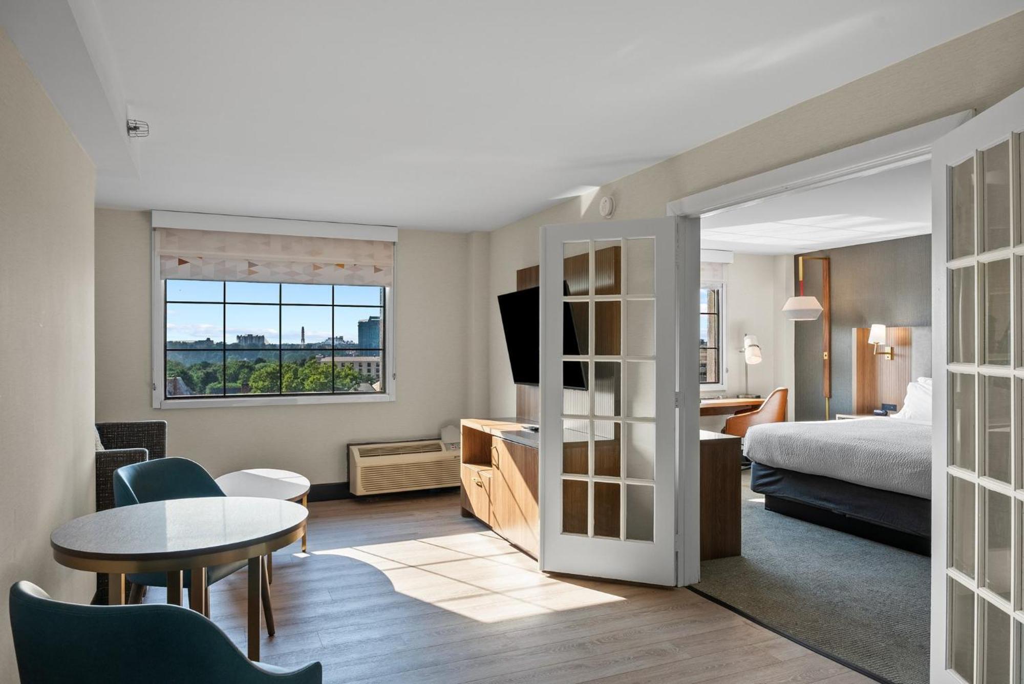 State Park Entry By Ihg Niagara Falls