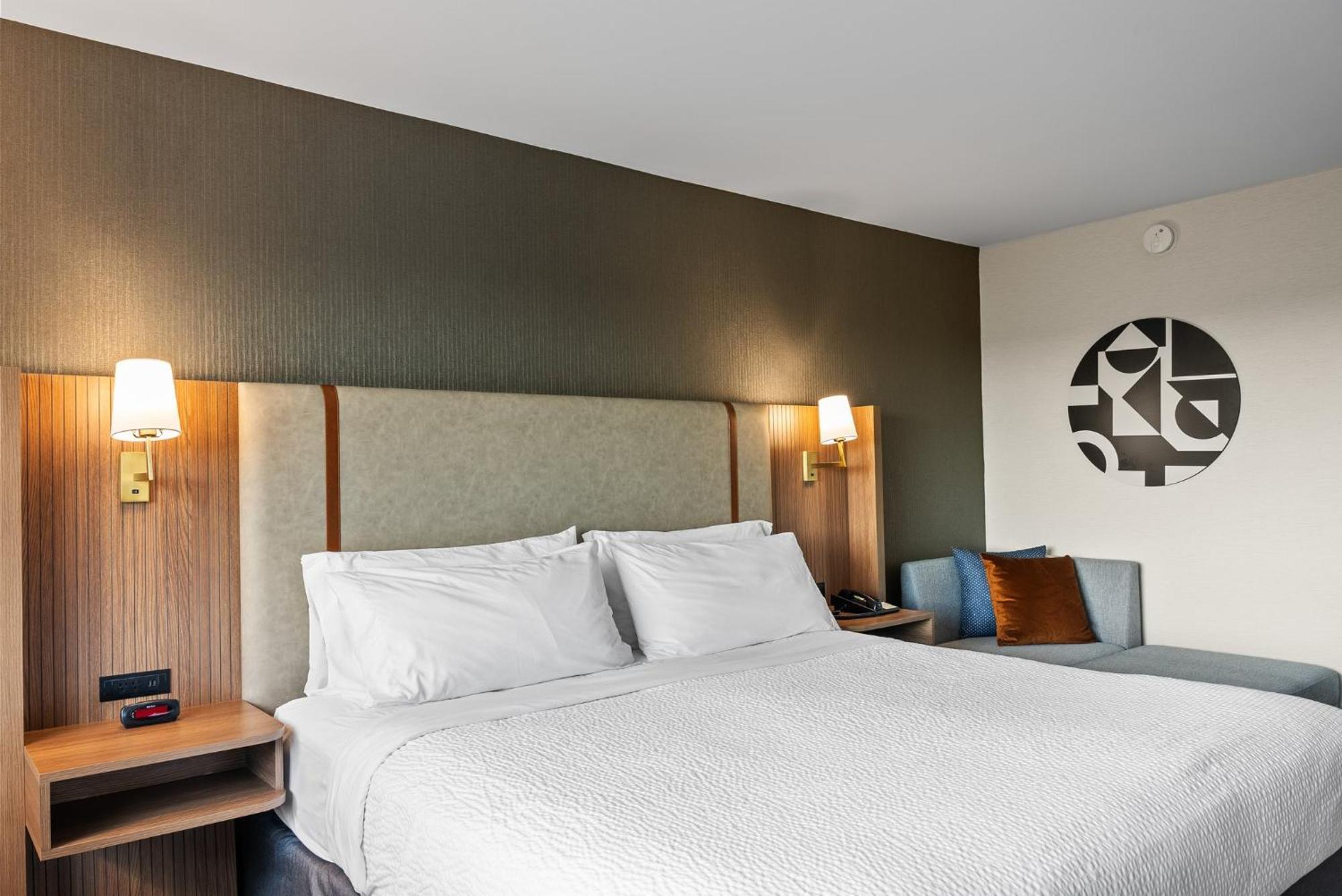 State Park Entry By Ihg Niagara Falls